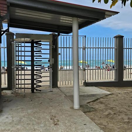 Steps From Foxwoods- Beachfront Retreat With Pools 圣胡安 外观 照片
