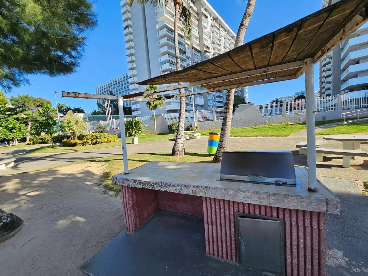 Steps From Foxwoods- Beachfront Retreat With Pools 圣胡安 外观 照片