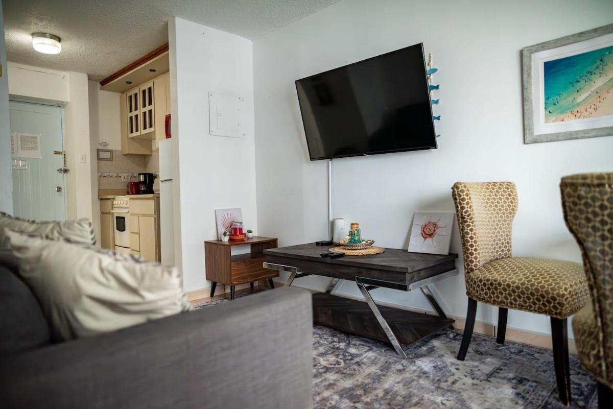 Steps From Foxwoods- Beachfront Retreat With Pools 圣胡安 外观 照片